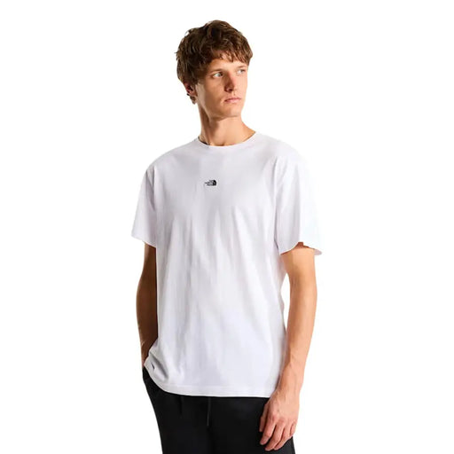 T-shirt The North Face pour homme, blanc, en coton, col rond, manches courtes, avec un petit logo noir sur la poitrine gauche.