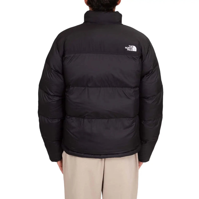 Doudoune The North Face pour homme, noire avec surpiqûres horizontales et logo blanc, vue de dos