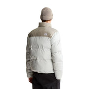 Doudoune The North Face Saikuru pour homme, bicolore grise et beige avec surpiqûres matelassées, vue de face