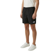 Short The North Face pour homme, noir avec logo blanc sur le bas de la jambe gauche, vue de face