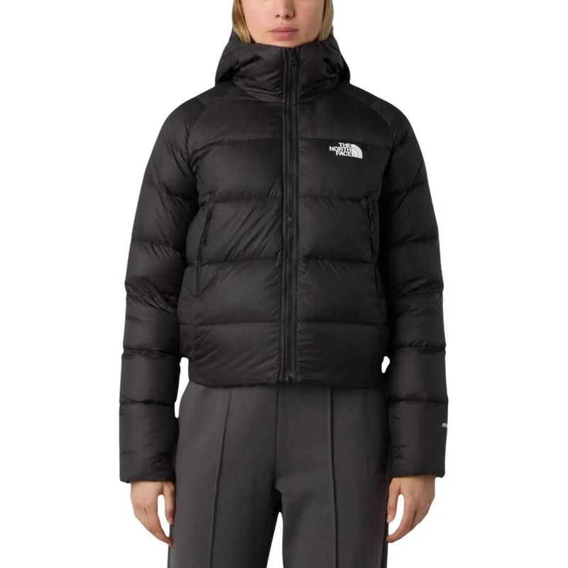 Veste à capuche The North Face pour femme, en nylon noir, matelassée, avec logo sur la poitrine.