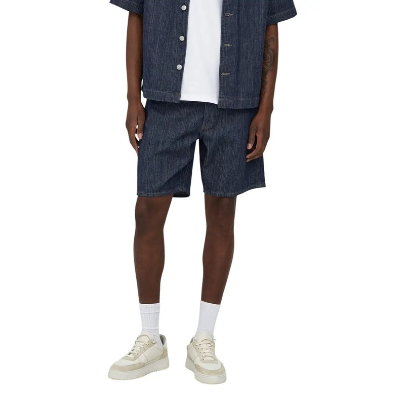 Only Short ample ONSFA pour femme, bleu foncé à rayures verticales et braguette boutonnée, vue de face