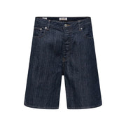 Only Short ample ONSFA pour femme en denim bleu foncé à rayures verticales et cinq poches, vue de face