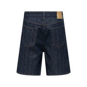 Only Short ample ONSFA pour femme, bleu indigo foncé à rayures verticales et étiquette en cuir beige, vue de face