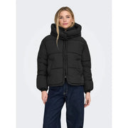 Only Doudoune noire pour femme avec capuche et matelassage, vue de face