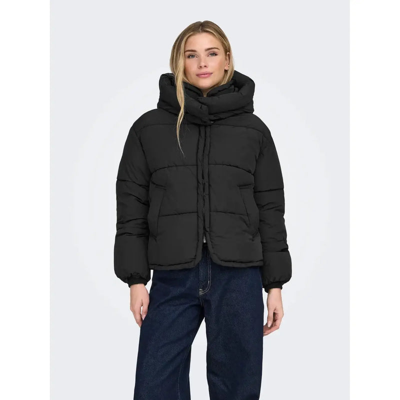 Only Doudoune noire pour femme avec capuche et matelassage, vue de face
