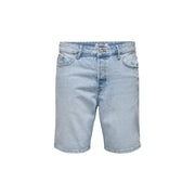 Only short en jean clair pour femme, coupe classique cinq poches et fermeture boutonnée, vue de face