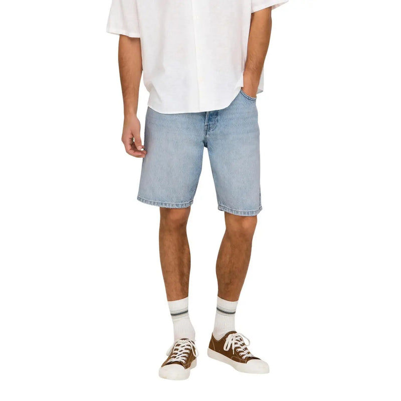 Only Short en jean pour femme, délavé clair avec finition usée et coutures classiques, vue de face