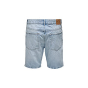 Only Short en jean clair pour femme, avec poches arrière classiques et empiècement en cuir marron, vue de dos