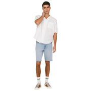 Only Chemise blanche à manches courtes pour homme, boutonnée, avec poche poitrine et coupe décontractée (vue de face)