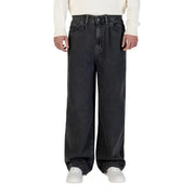Only Jean noir en coton pour homme, coupe large et cinq poches classiques, vu de face.