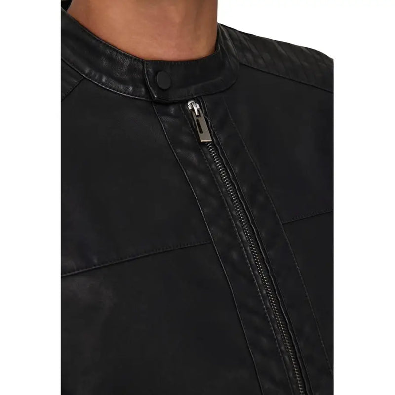 Only Blazer zippé en similicuir noir pour homme, finition mate et empiècements texturés aux épaules, en polyester polyuréthane.