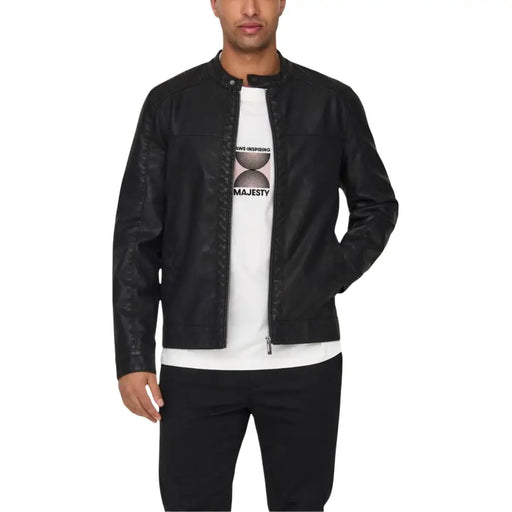 Only Blazer noir zippé pour homme, en polyester et polyuréthane, avec fermeture éclair centrale et col à boutons-pression, style bomber en similicuir.
