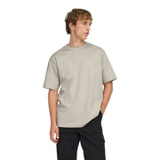 Only T-shirt homme en coton vert, coupe décontractée, confectionné dans un tissu en coton beige clair à col rond.