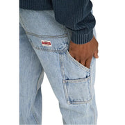Verso du bleu clair délavé only Jeans pour hommes et fils en 100% coton avec un design utilitaire robuste et une étiquette de marque
