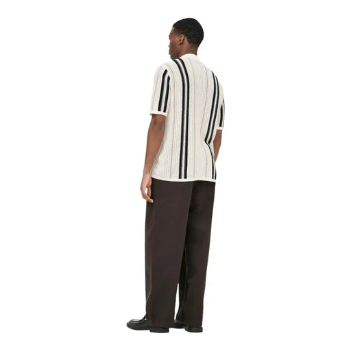 Only & Sons Polo homme beige à rayures en maille de coton avec des rayures verticales noires épaisses de couleur crème.
