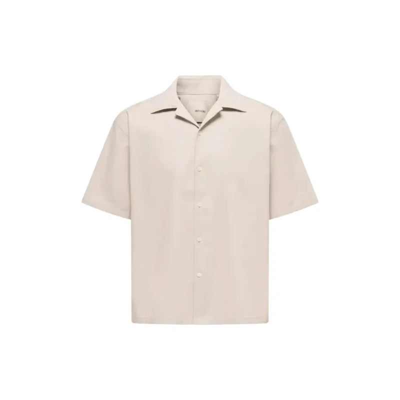 Chemise beige à manches courtes boutonnée, col classique et design minimaliste par Only Fils pour hommes