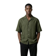 Chemise boutonnée vert olive à manches courtes avec col et boutons blancs par Only & Sons chemise homme