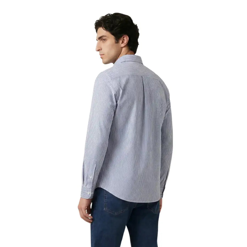 Only & Sons Chemise homme à fines rayures verticales bleu marine et blanches, confectionnée dans un mélange de coton frais, manches longues et boutons.