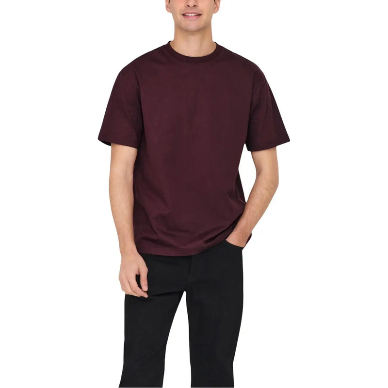 Un col rond à manches courtes marron t-shirt en coton doux par Only et fils pour hommes
