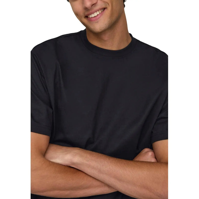 Only & Sons men t-shirt in black short-sleeved crew neck design made from comfortable fabric for casual wear
