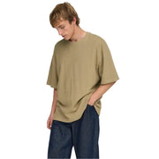 coton vert olive oversize t-shirt avec une coupe décontractée et des épaules tombantes de Only Collection Sons pour hommes