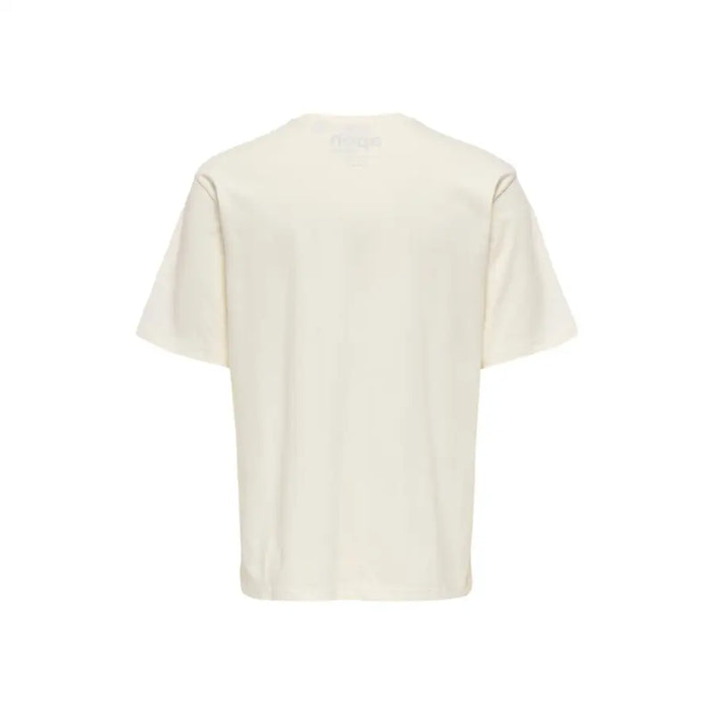 Only & Sons hommes t-shirt T-shirt crème à manches courtes, col rond et logo discret à l'encolure, en coton.