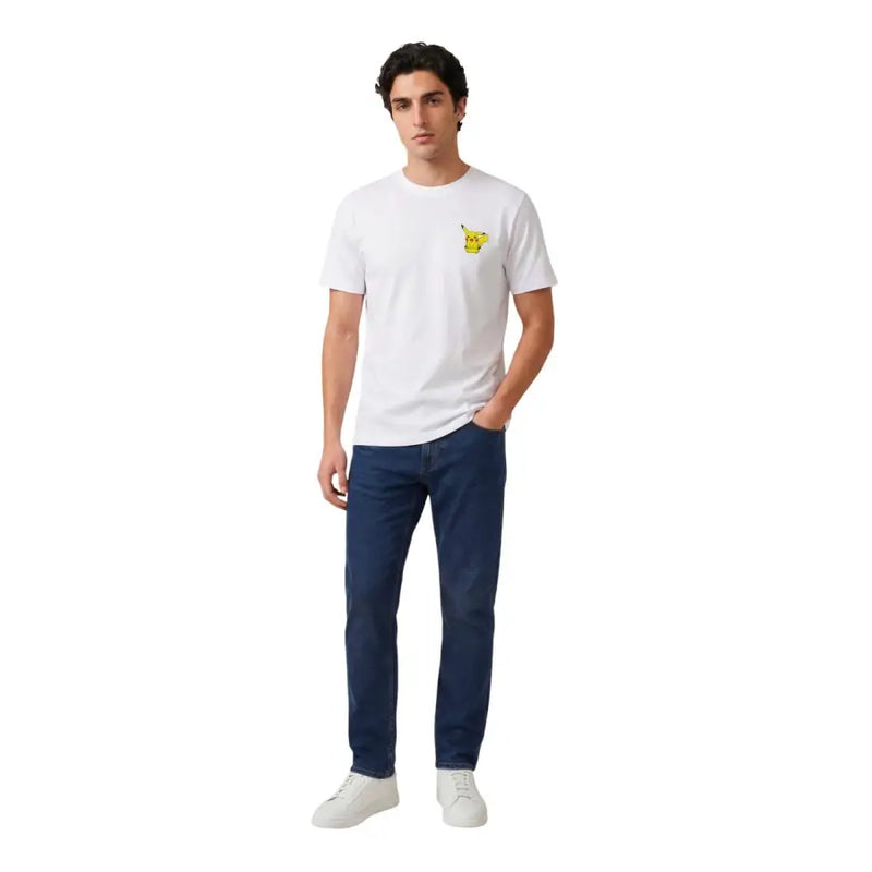Only & Sons coton blanc pour hommes t-shirt avec un petit dessin de Pikachu jaune sur la poitrine gauche