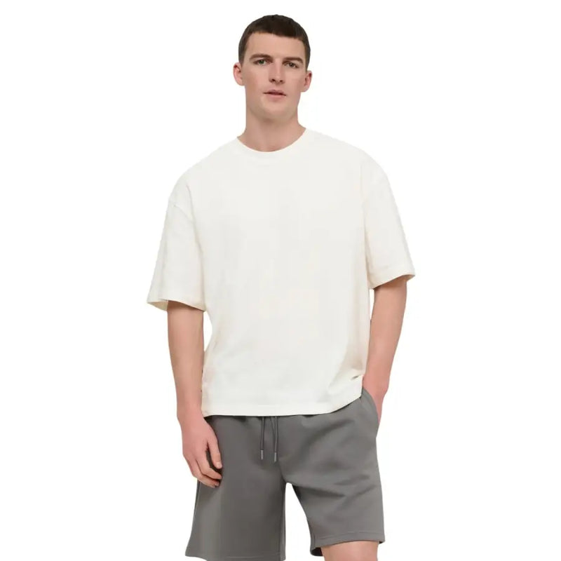 Pull ras du cou oversize couleur crème t-shirt par Only & Sons avec une coupe décontractée et un tissu à la texture subtile pour hommes