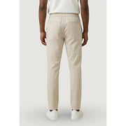 Pantalon beige slim avec taille élastiquée et deux poches arrière, vu de dos par Only & Sons Pantalons pour hommes