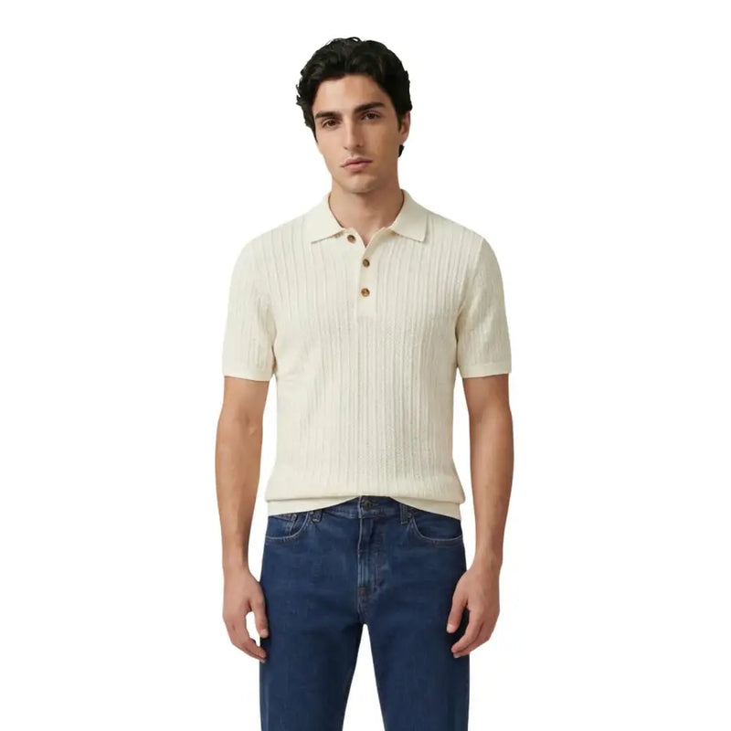 Only Polo homme blanc en coton à manches courtes, maille côtelée couleur crème avec boutons marron et manches courtes