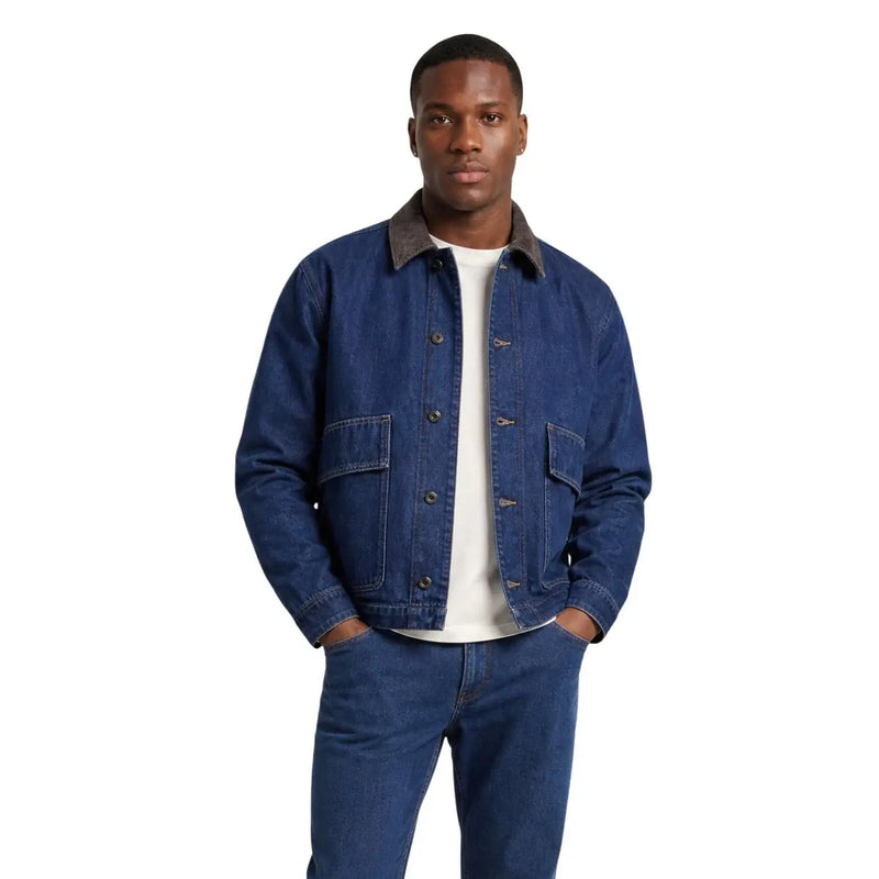 Only Blazer en denim bleu pour homme, en coton, avec col marron contrastant et deux poches avant.