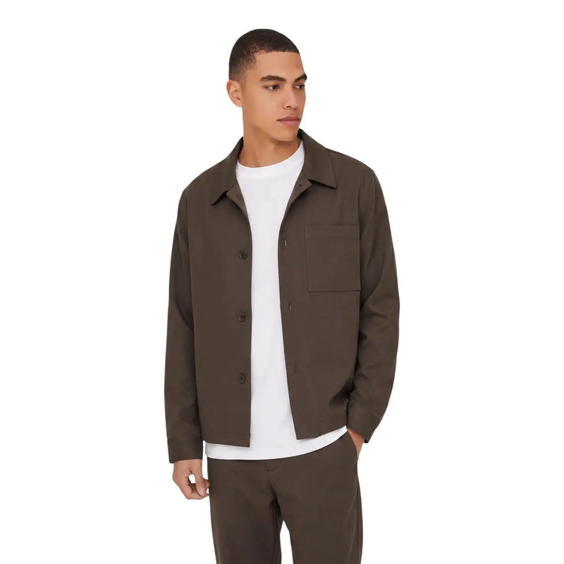 veste utilitaire vert olive par only et fils avec fermeture à boutons et poche poitrine, coupe classique
