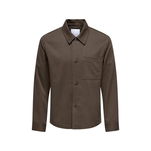 Only Surchemise marron pour homme, couleur vert olive, coupe classique, fermeture boutonnée, col classique et poche poitrine.