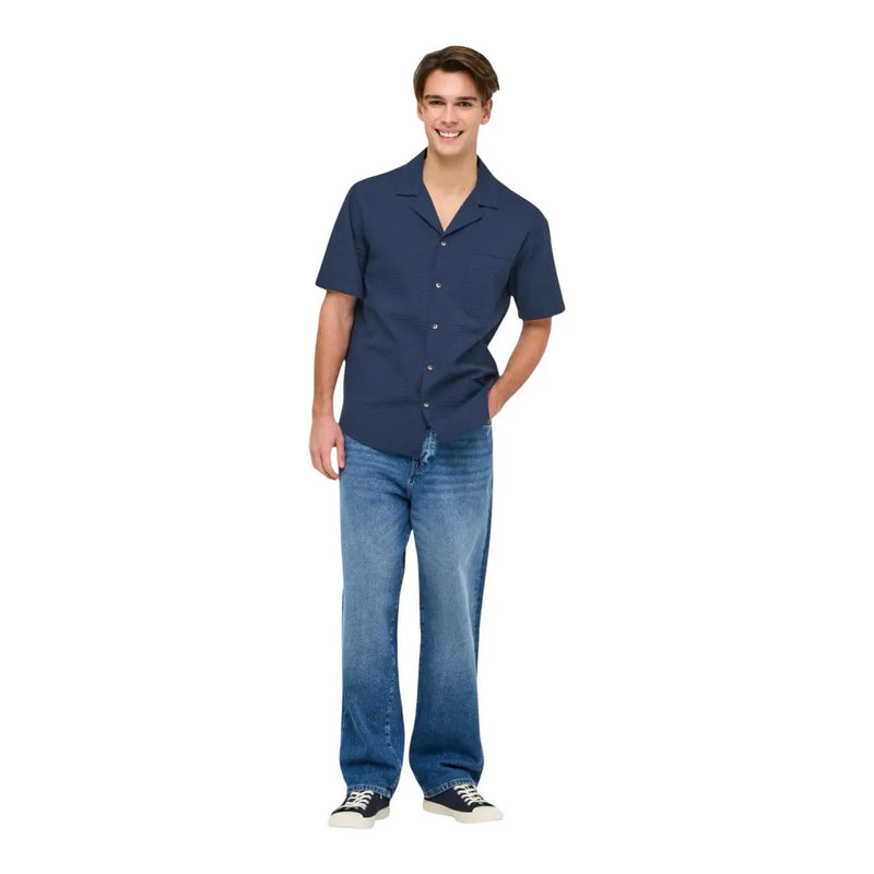Only Chemise de villégiature bleu marine à manches courtes en coton pour homme, vue de face.