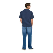 Only Chemise de villégiature en coton bleu marine à manches courtes pour homme, de la marque and Sons, portée avec un jean en denim délavé moyen.