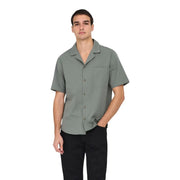 Only Chemise de villégiature en coton pour homme, de la marque and Sons, couleur vert sauge discret, à manches courtes, col classique et poche poitrine.
