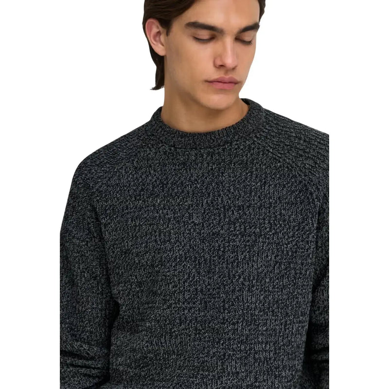 Only Pull Join pour femme en maille texturée gris foncé, col rond côtelé et manches raglan, vue de face