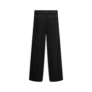 Only Jean Remi noir pour femme, coupe large, avec poches avant discrètes et jambes larges (vue de face).
