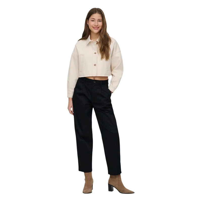 Veste courte en coton couleur crème, boutonnée sur le devant et dotée de deux poches, assortie à Only Pantalon chino noir à col rond pour femme, taille 36