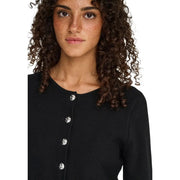 Only Gilet noir en maille côtelée pour femme, orné de boutons ronds argentés, confectionné en viscose et nylon.