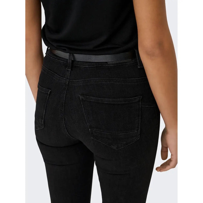 Only Jean slim en coton bio noir pour femme, vu de dos, avec un léger délavage sur les poches arrière.