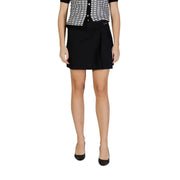 Black pleated mini skirt with sleek tailored design in polyester featuring a zip from Only Women
