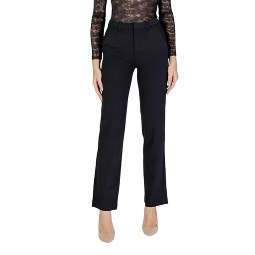 Only Women black polyester trousers with straight-leg cut, pleats, zip, pockets