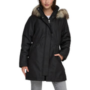 Parka d'hiver noire pour femme, en polyester, avec capuche doublée de fausse fourrure et fermeture éclair sur le devant.