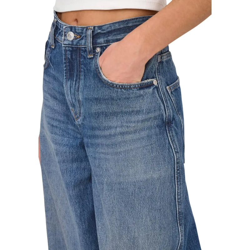 Only Jean bleu clair pour femme en denim de coton, coupe classique cinq poches et finitions argentées.
