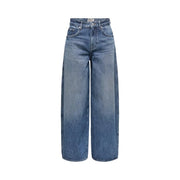Only Jean bleu clair pour femme, taille haute, jambes larges, en coton bleu moyen, avec un délavage subtil et des surpiqûres classiques.