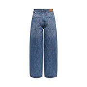 Jean large en denim de coton bleu moyen avec poches arrière classiques, vu de dos par only femmes