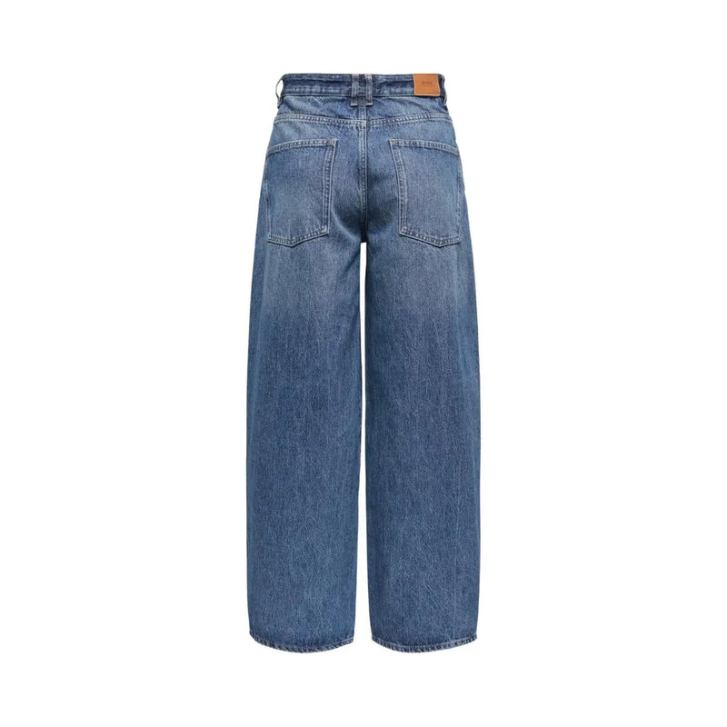 Jean large en denim de coton bleu moyen avec poches arrière classiques, vu de dos par only femmes
