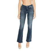 Only Jean en denim bleu foncé délavé pour femme, coupe évasée et cinq poches classiques, idéal pour l'automne.